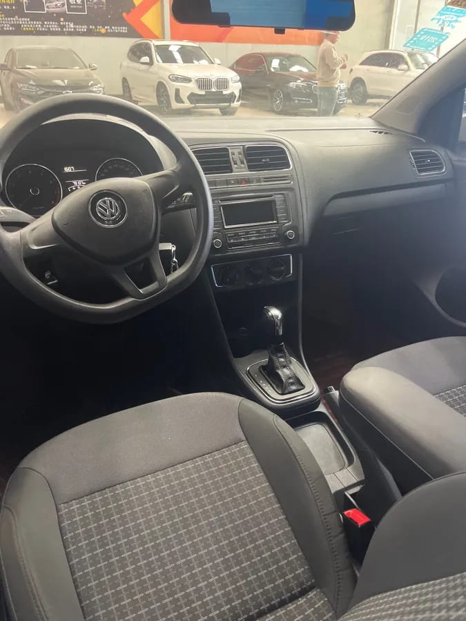 Volkswagen Polo 2014 1.6L 30 6