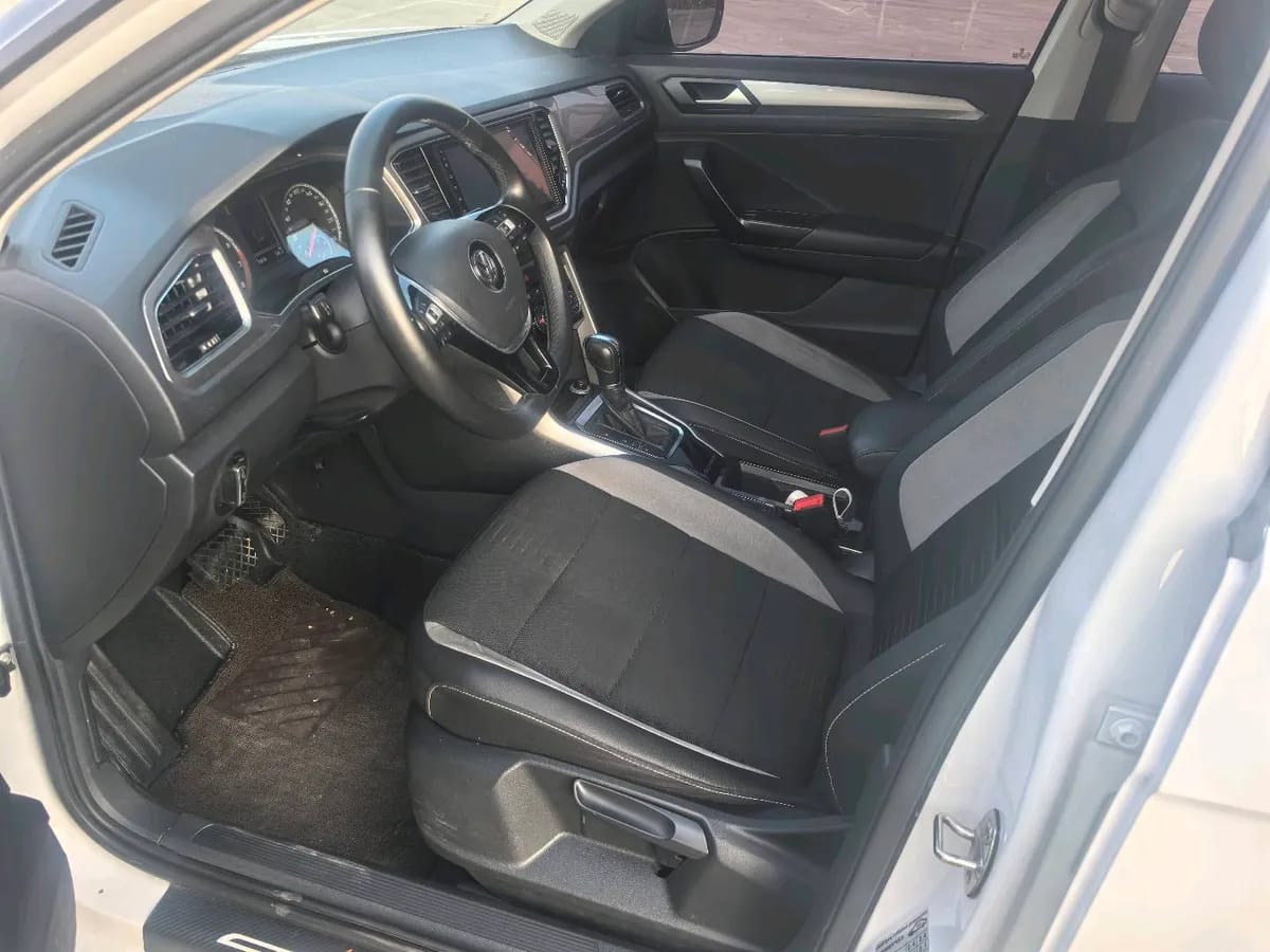 Volkswagen T-ROC 2018 230TSI DSG V 4