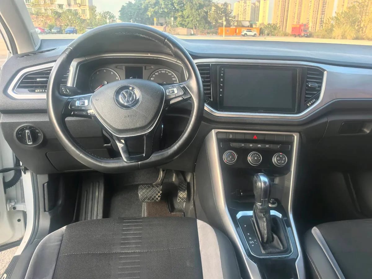 Volkswagen T-ROC 2018 230TSI DSG V 6