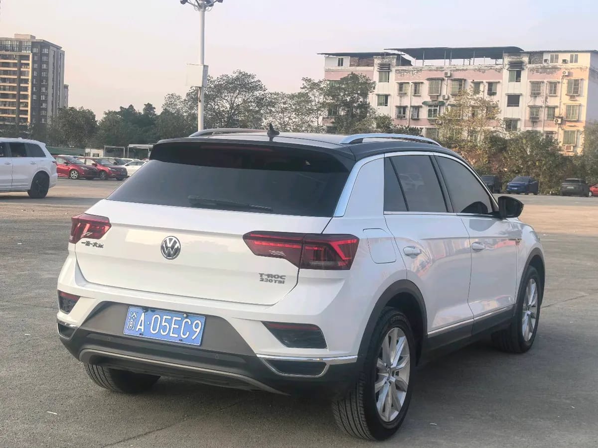 Volkswagen T-ROC 2018 230TSI DSG V 8