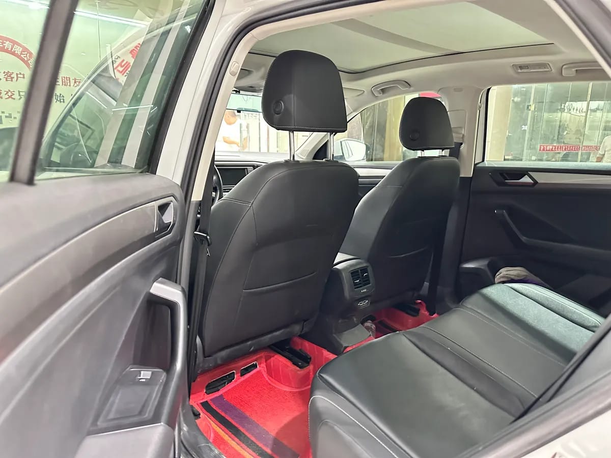 Volkswagen T-ROC 2019 230TSI DSG VI 6