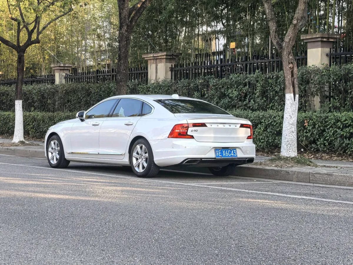 Volvo S90 2018 T4 5