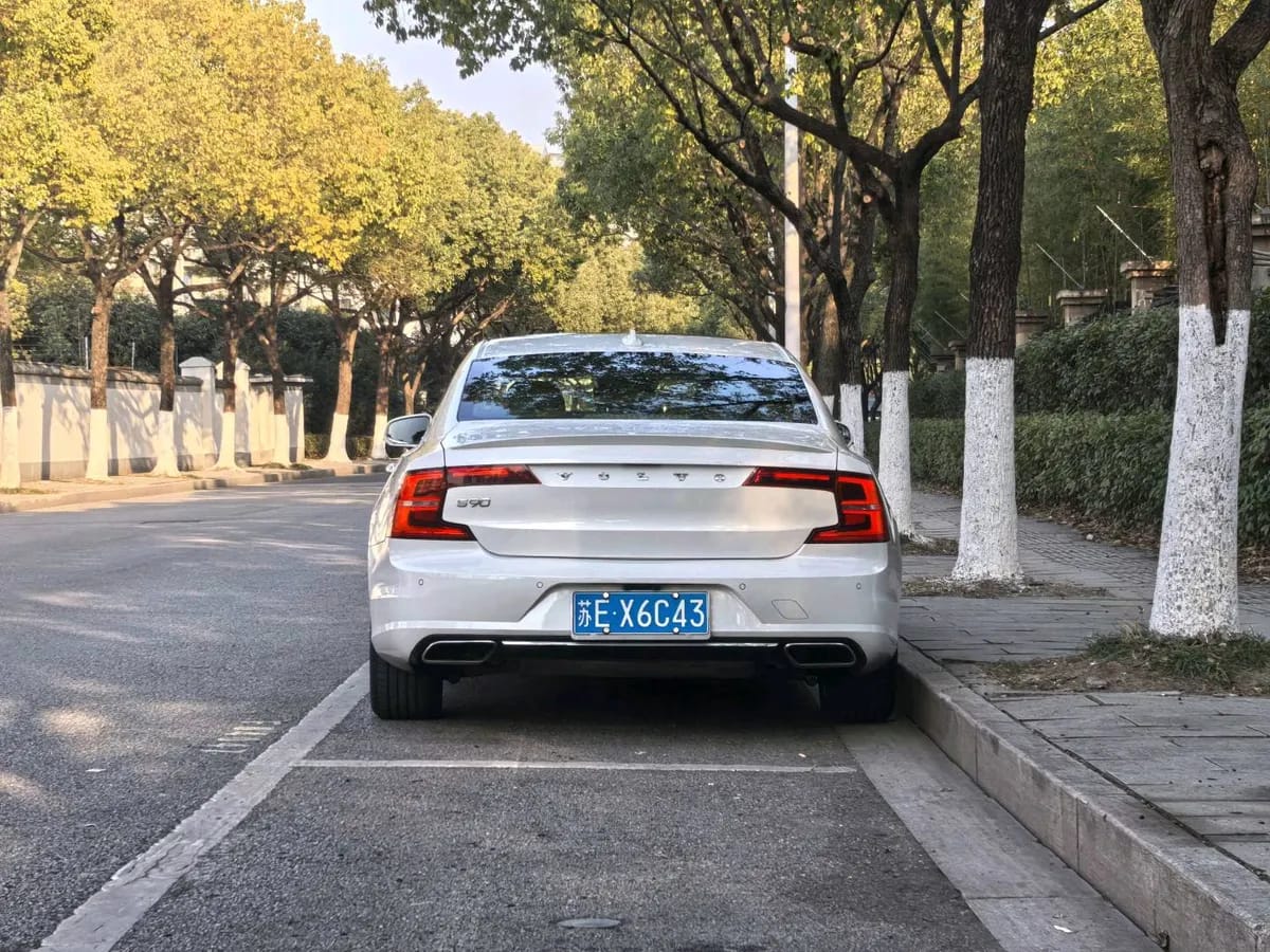 Volvo S90 2018 T4 6