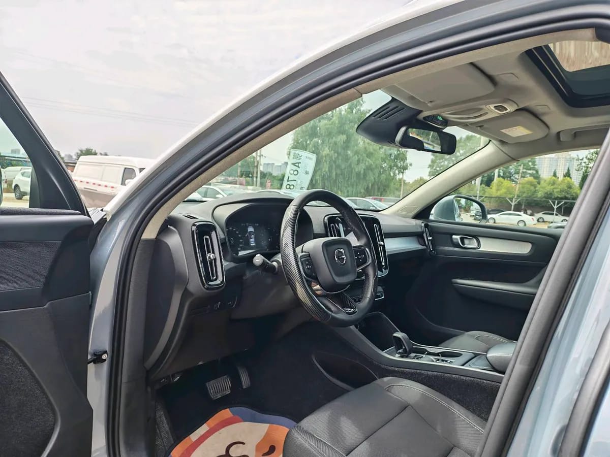 Volvo XC40 2022 T4 3