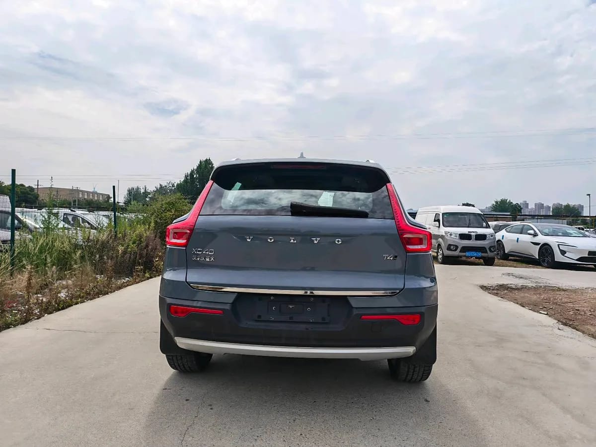 Volvo XC40 2022 T4 8