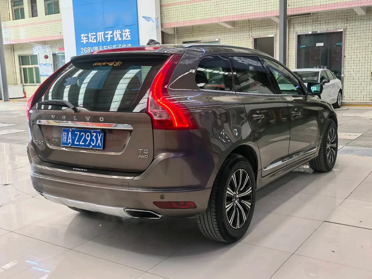 Volvo XC60 2016 T5 AWD 10