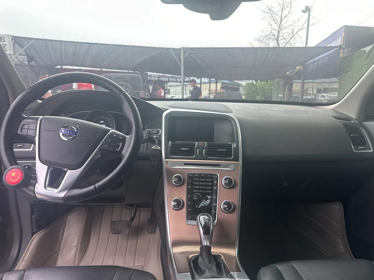Volvo XC60 2017 T5 8