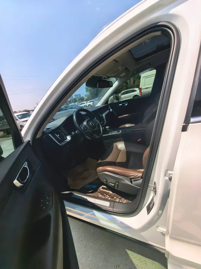 Volvo XC60 2019 T5 V 4
