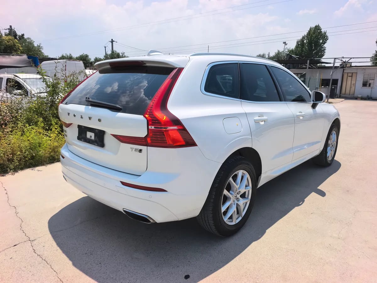Volvo XC60 2019 T5 V 8