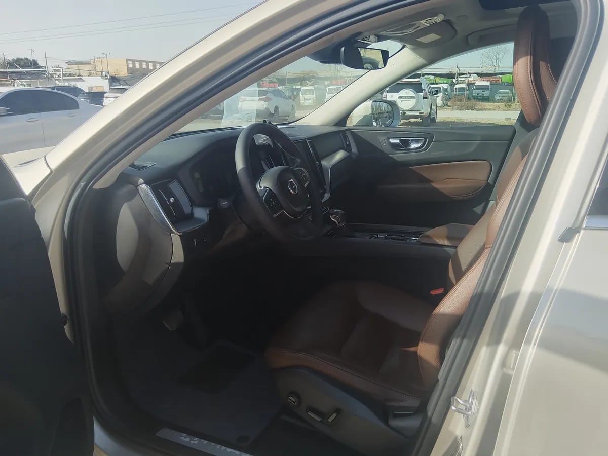 Volvo XC60 2019 T5 V 4