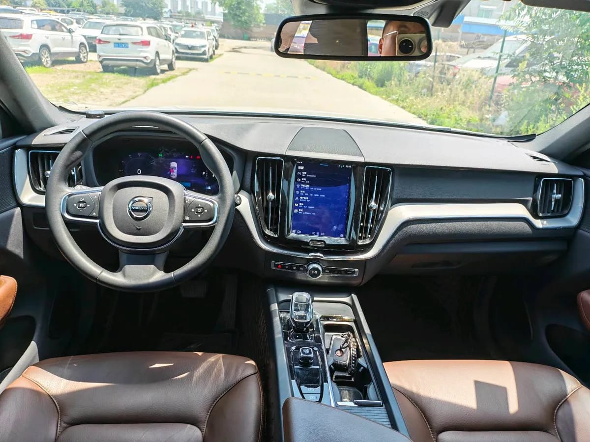 Volvo XC60 2023 B5 6