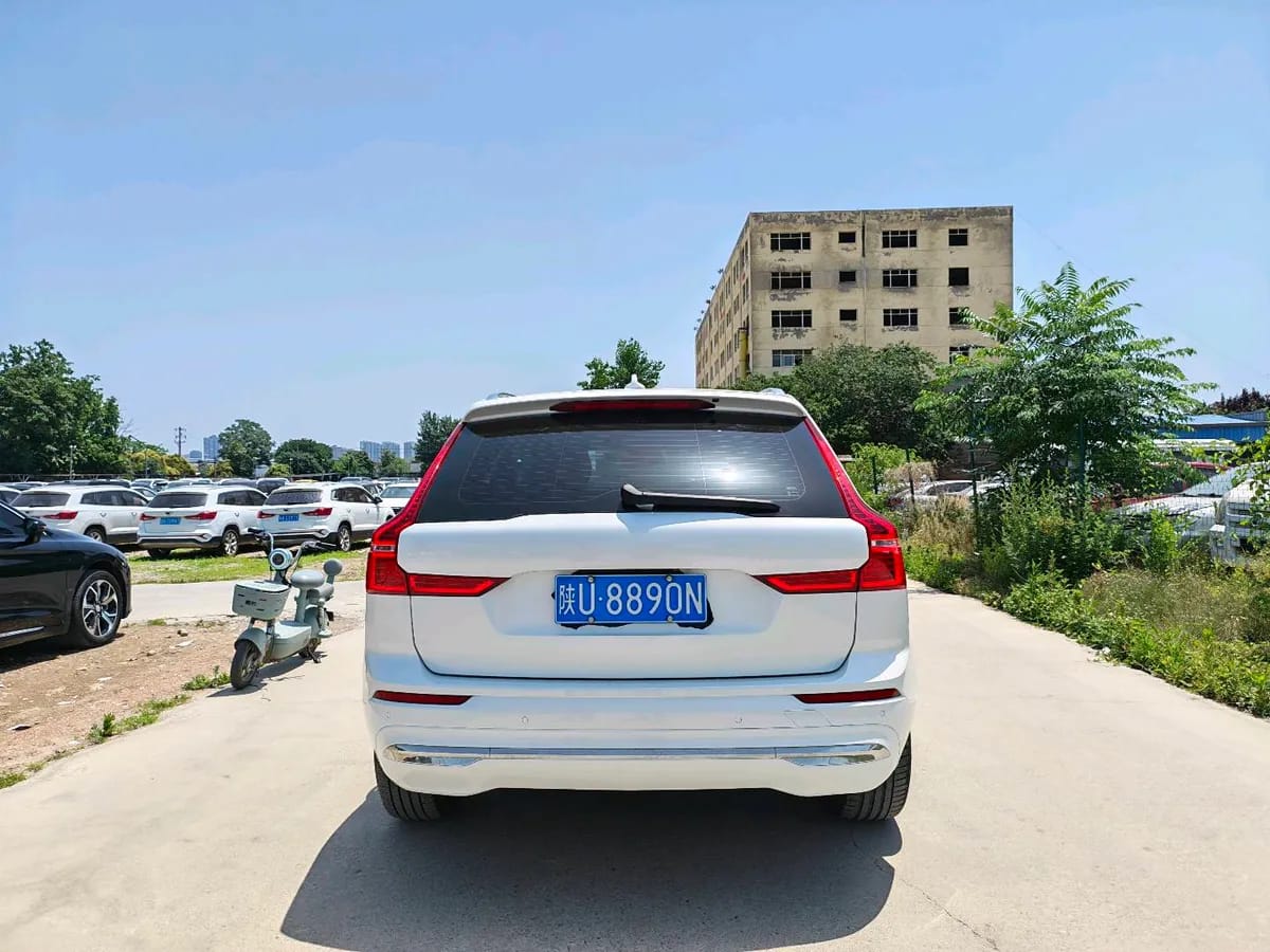 Volvo XC60 2023 B5 8