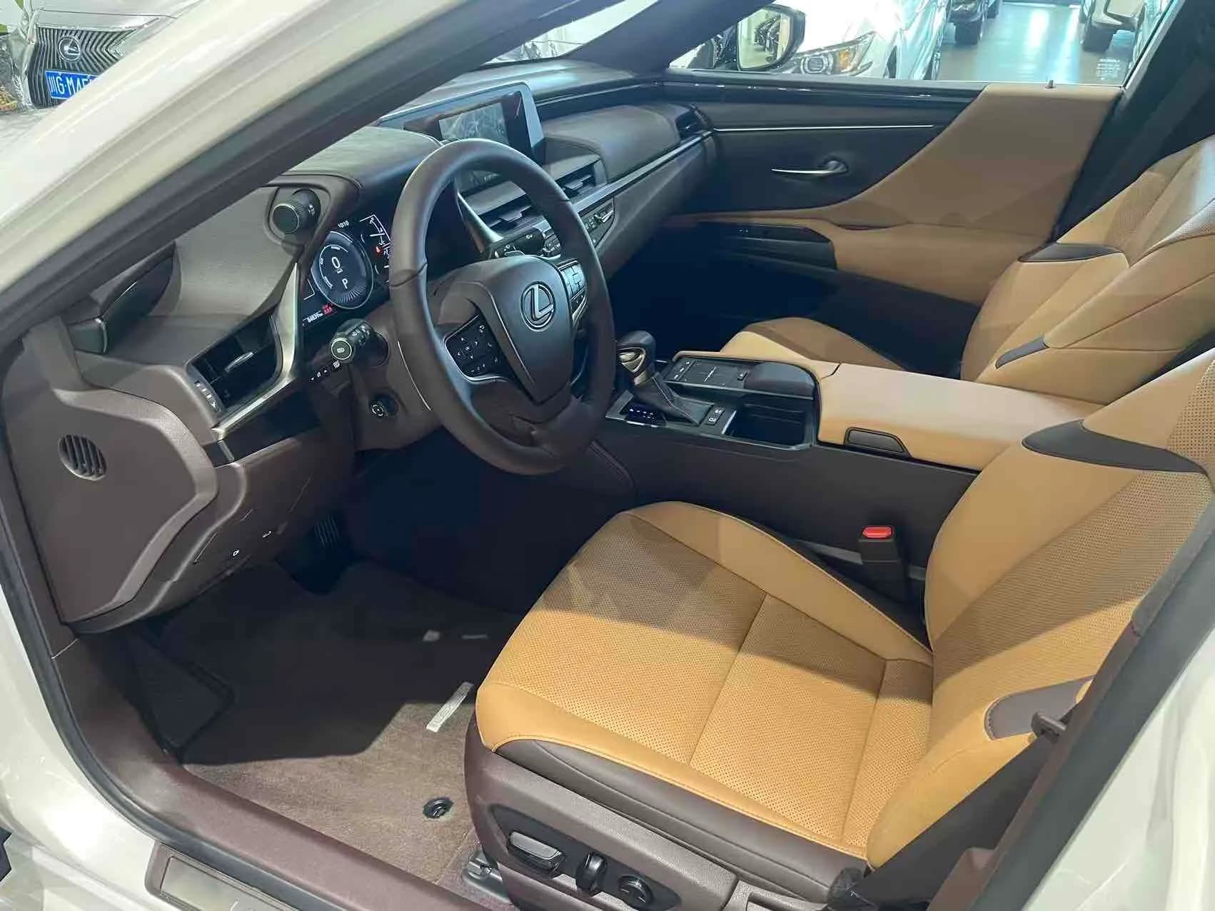 Lexus ES 2018 3