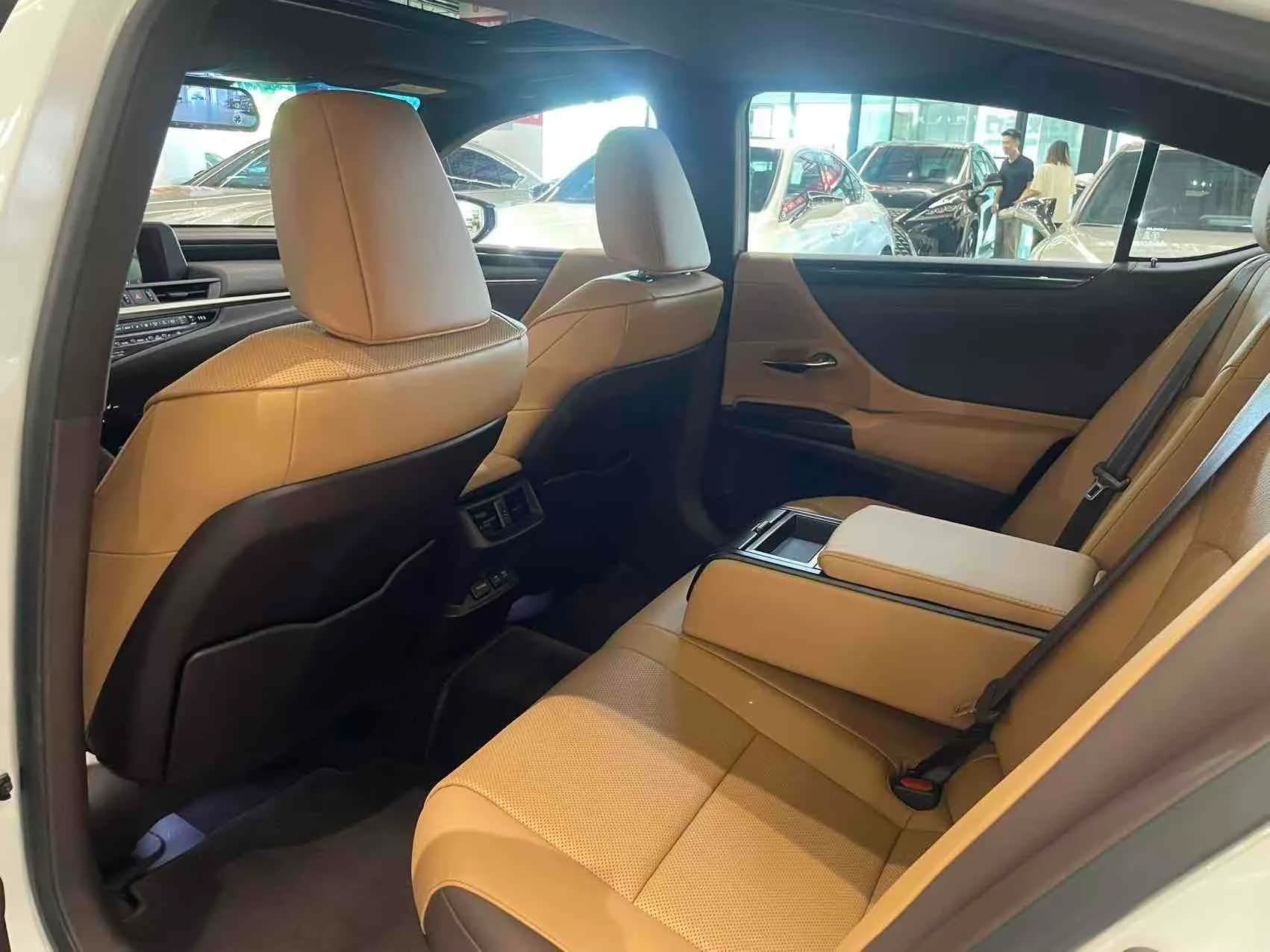 Lexus ES 2018 4