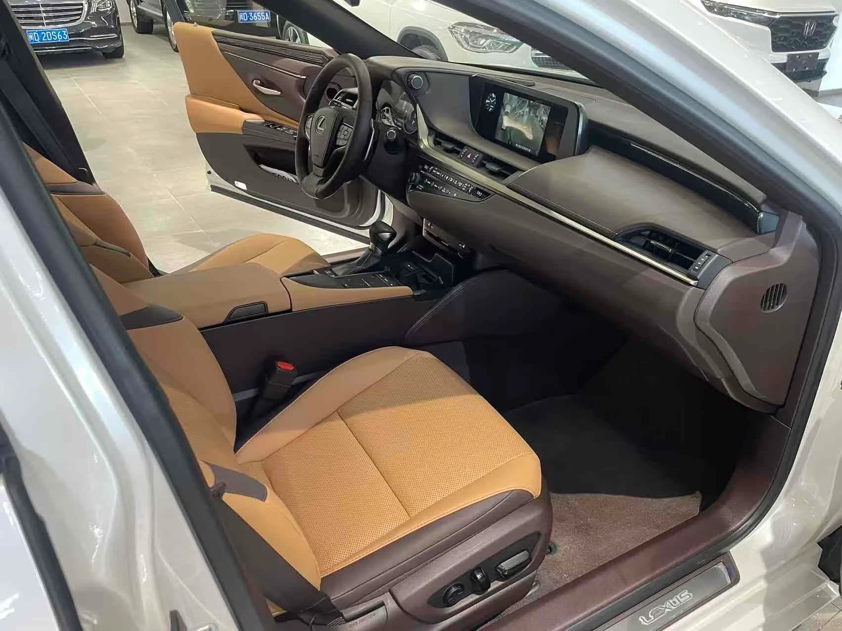 Lexus ES 2018 5