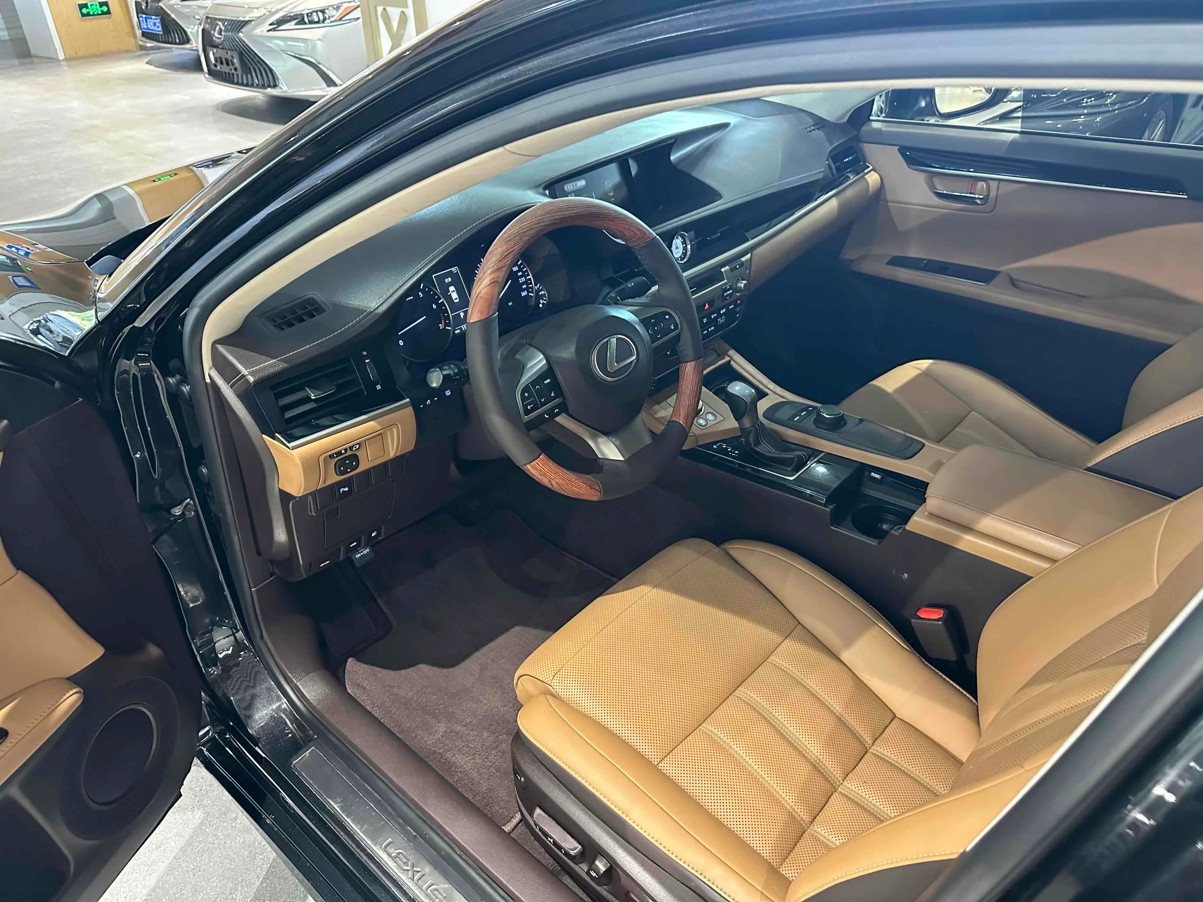 Lexus ES 2015 3