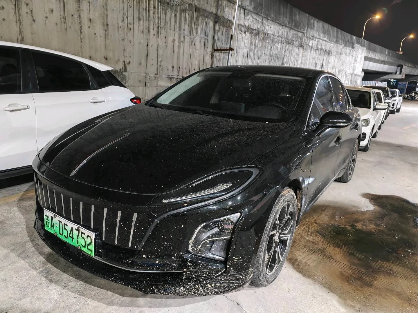Hongqi E-QM5 2