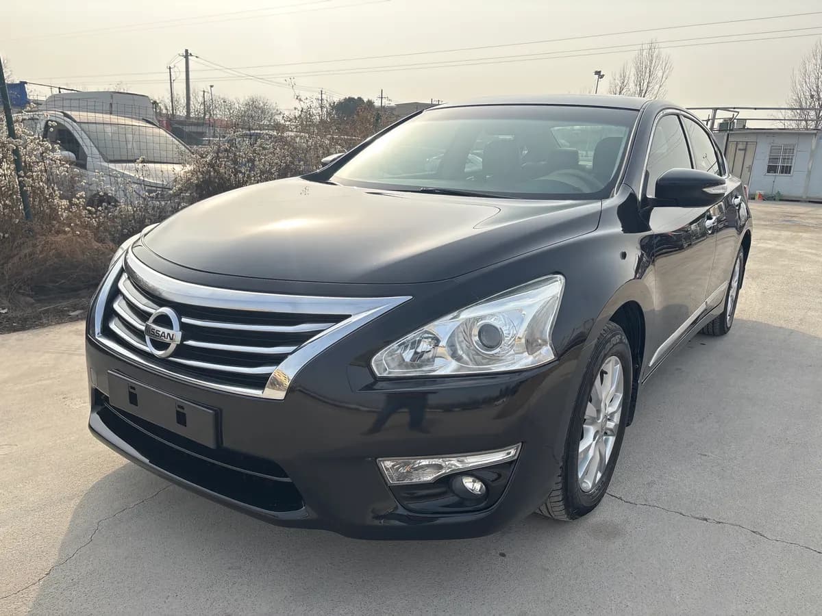 Nissan 2015 2.0L XL-Sporty