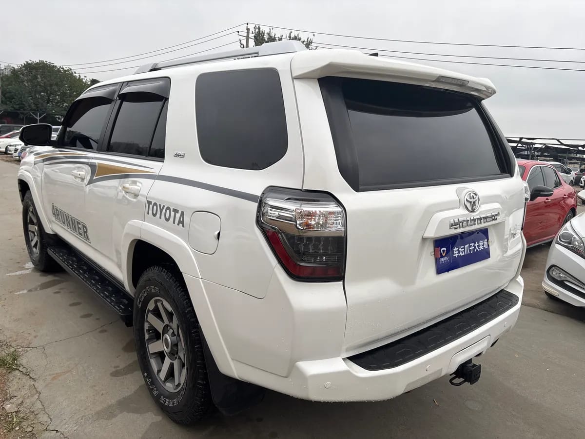 Toyota 4Runner 2010 3