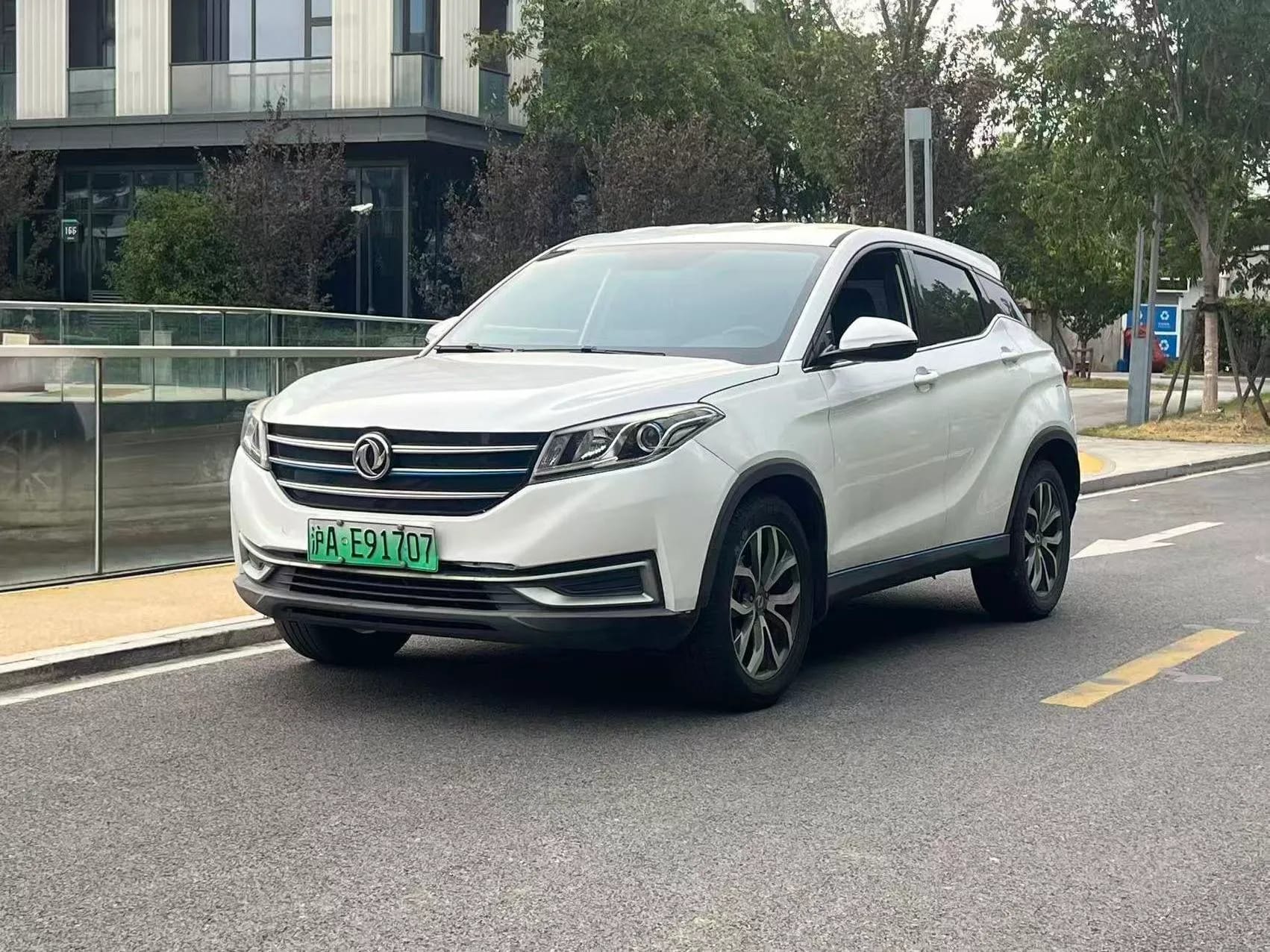 Dongfeng Fengon E3 2019 2