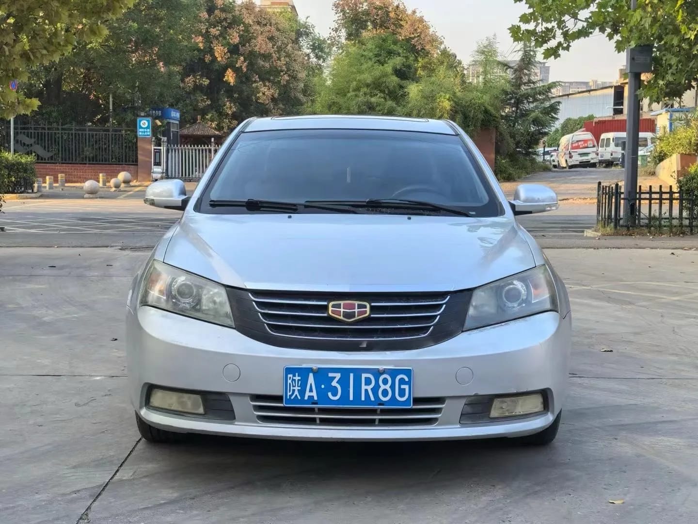 Geely Emgrand 2012 1