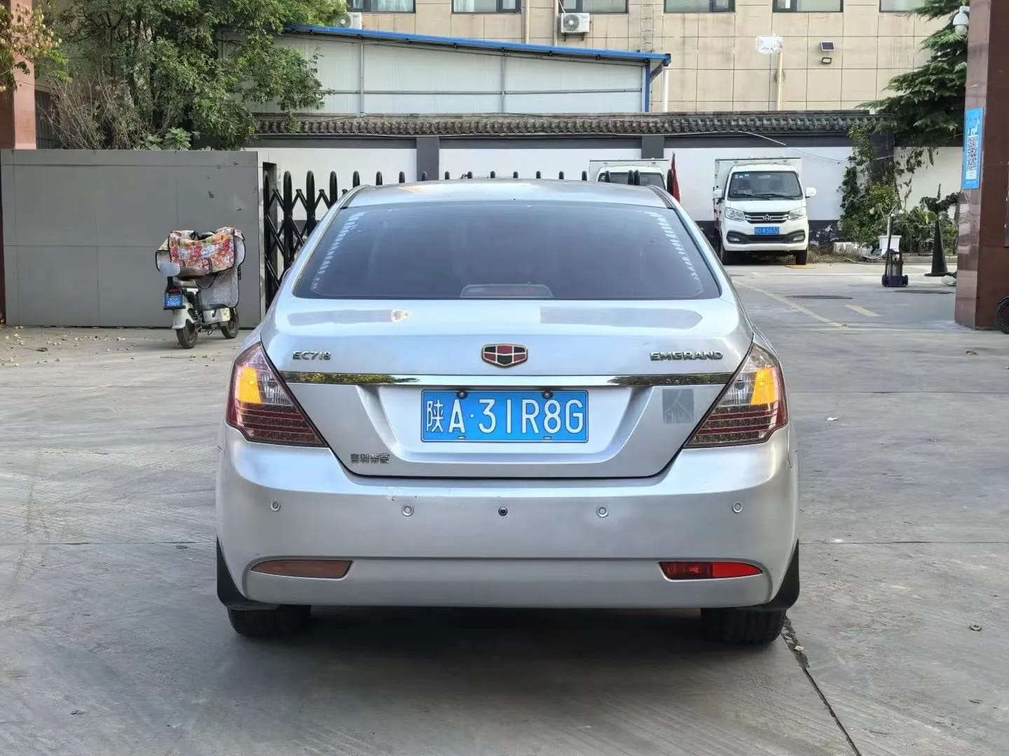 Geely Emgrand 2012 8
