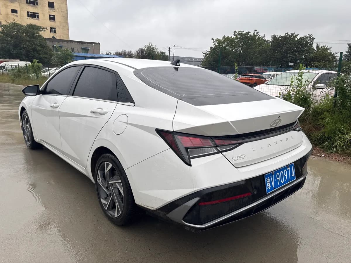 Hyundai Elantra 2023 4