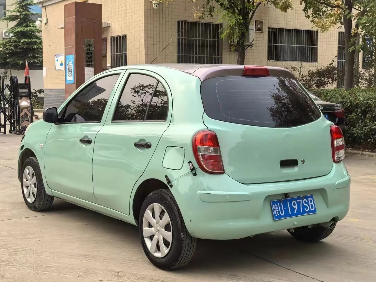 Nissan 2010 5