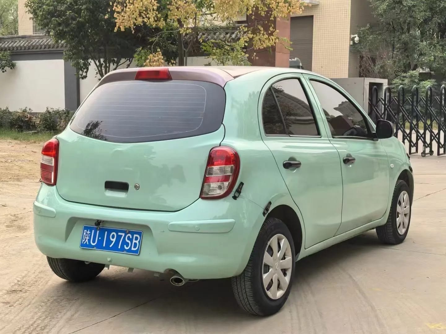 Nissan 2010 6