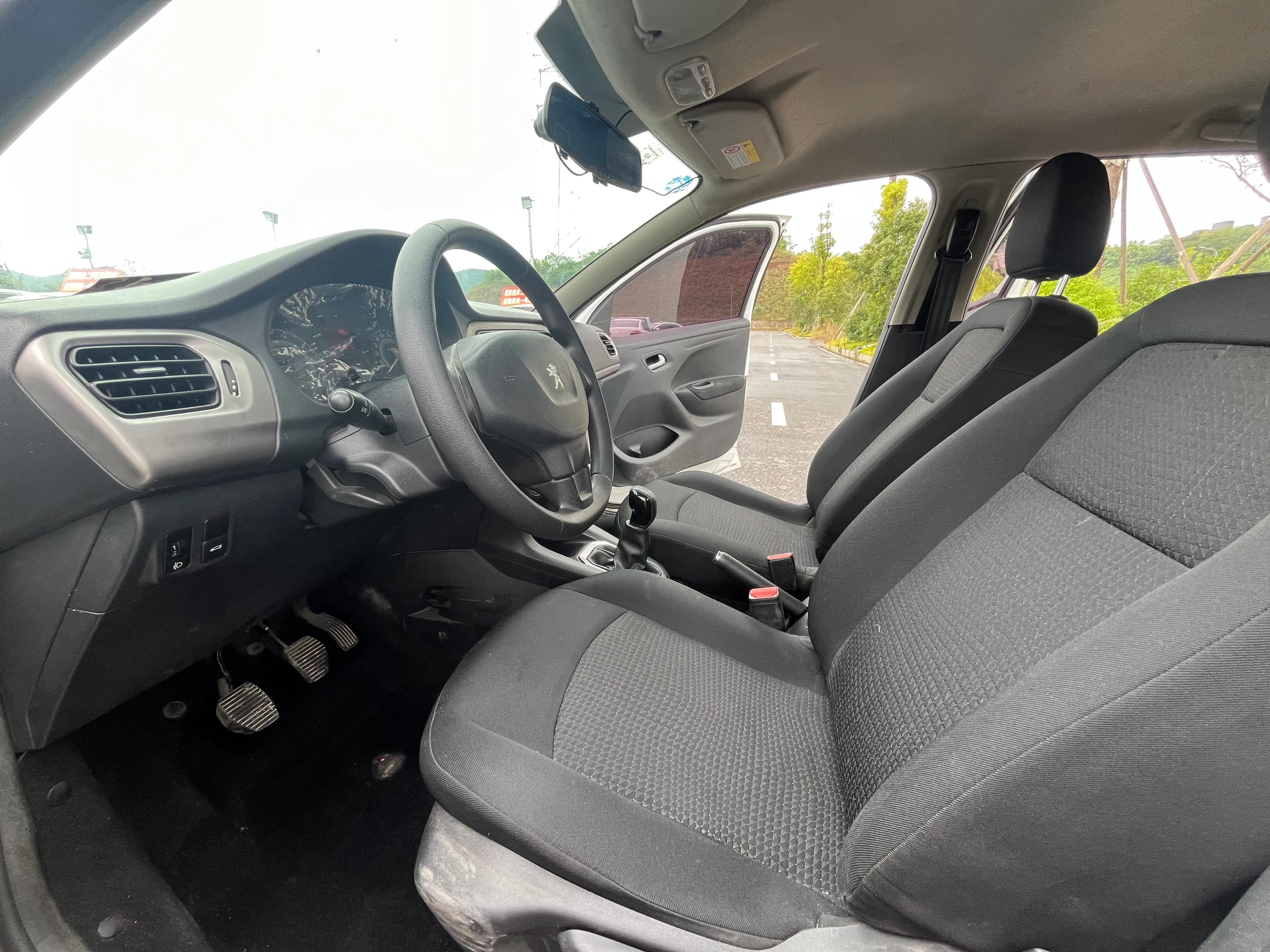Peugeot 301 2016 7
