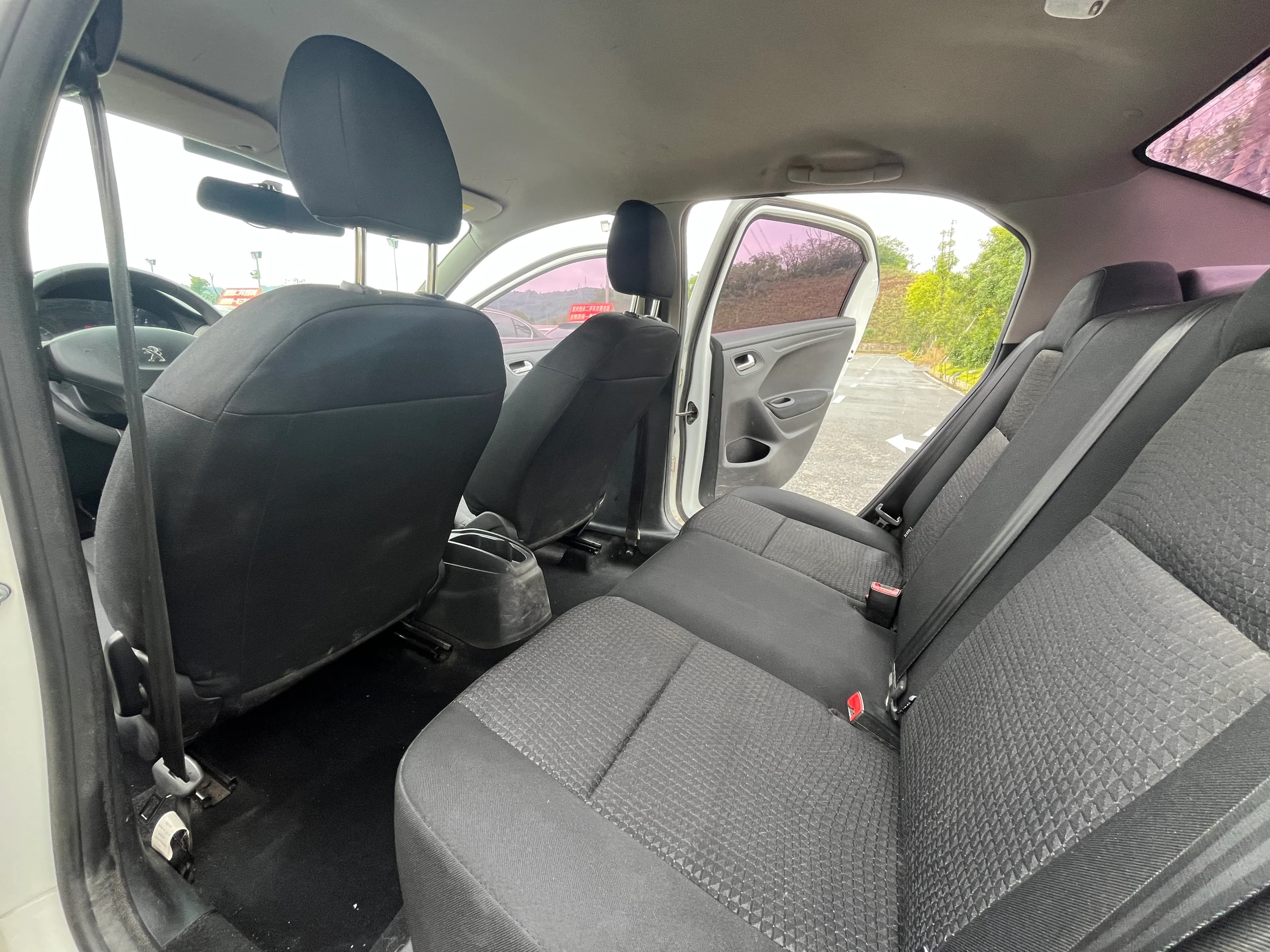 Peugeot 301 2016 8