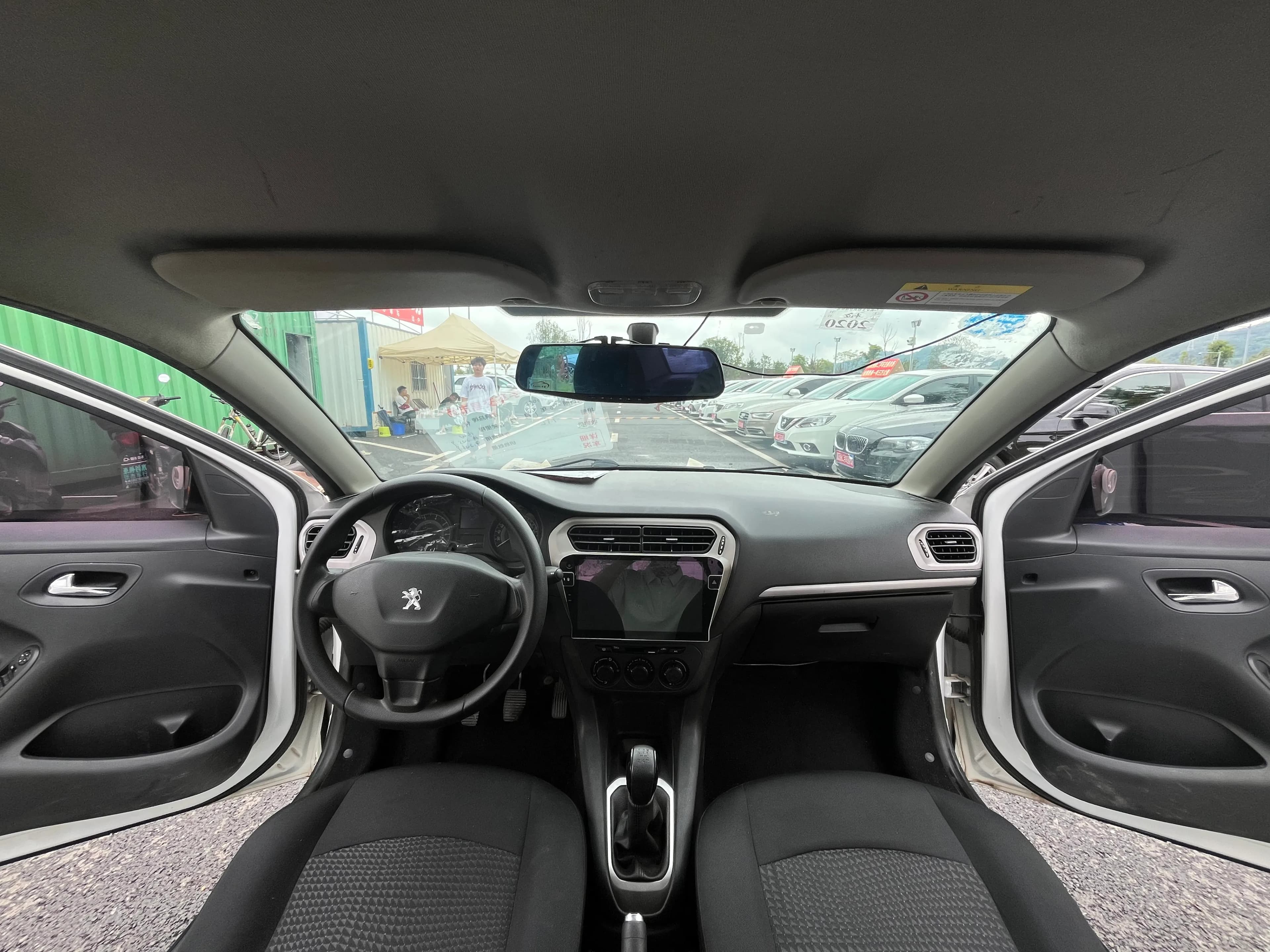 Peugeot 301 2016 9