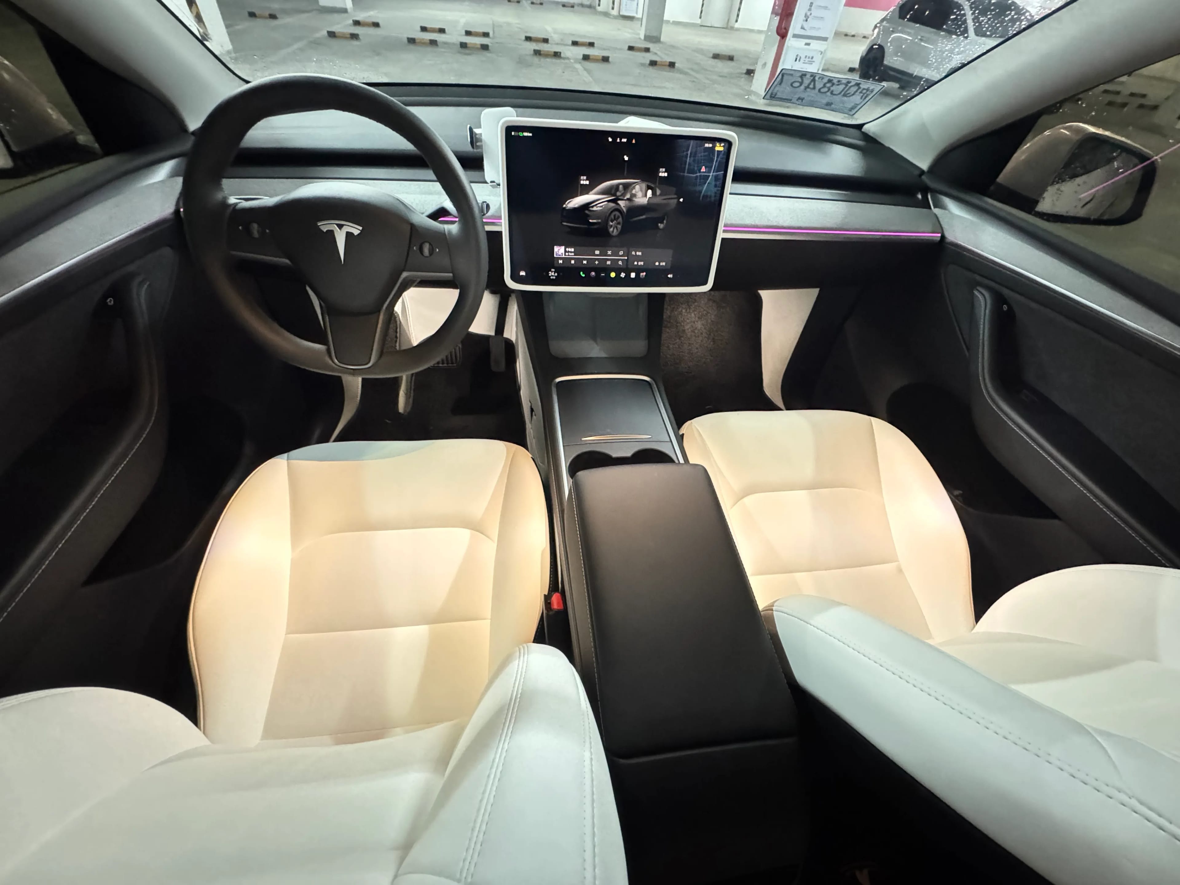 Tesla Model Y 2023 8