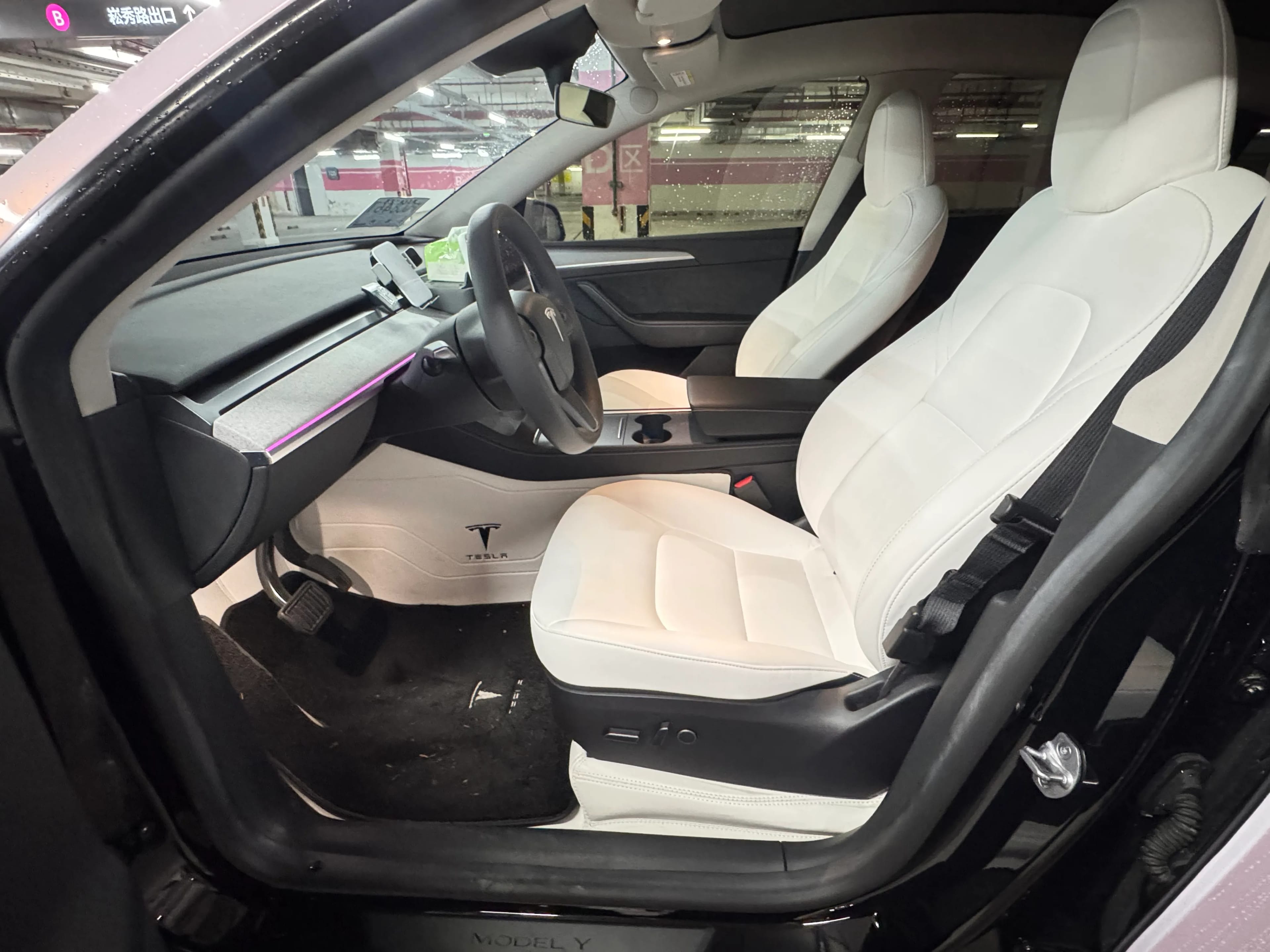 Tesla Model Y 2023 9