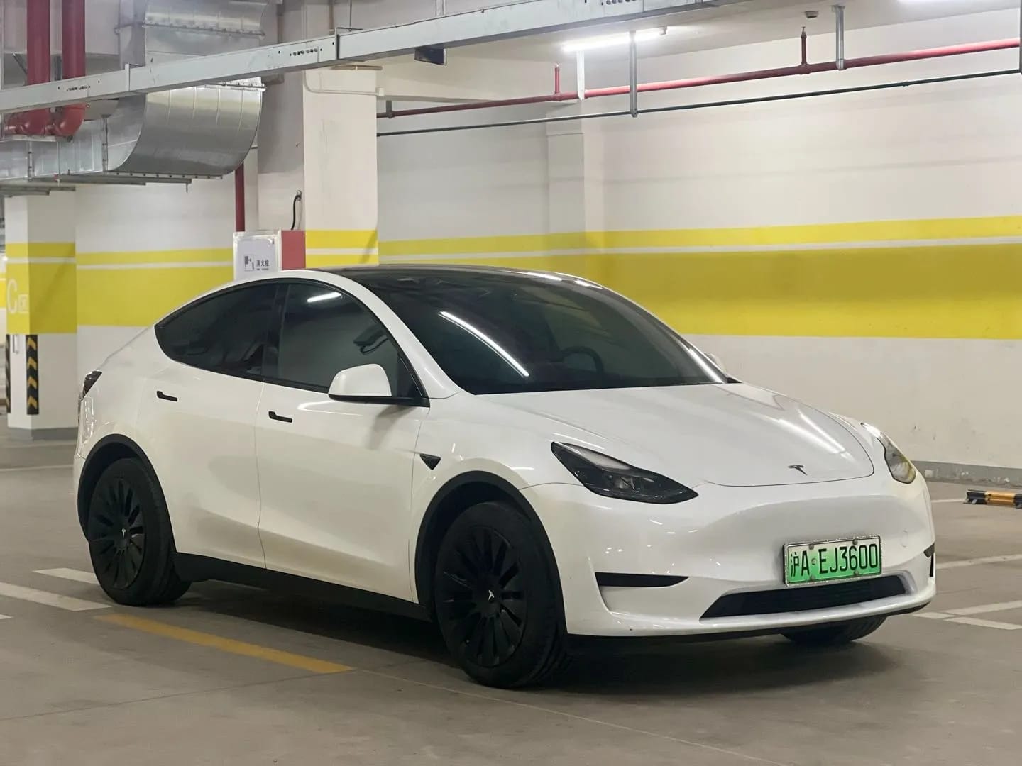 Tesla Model Y 2024 3