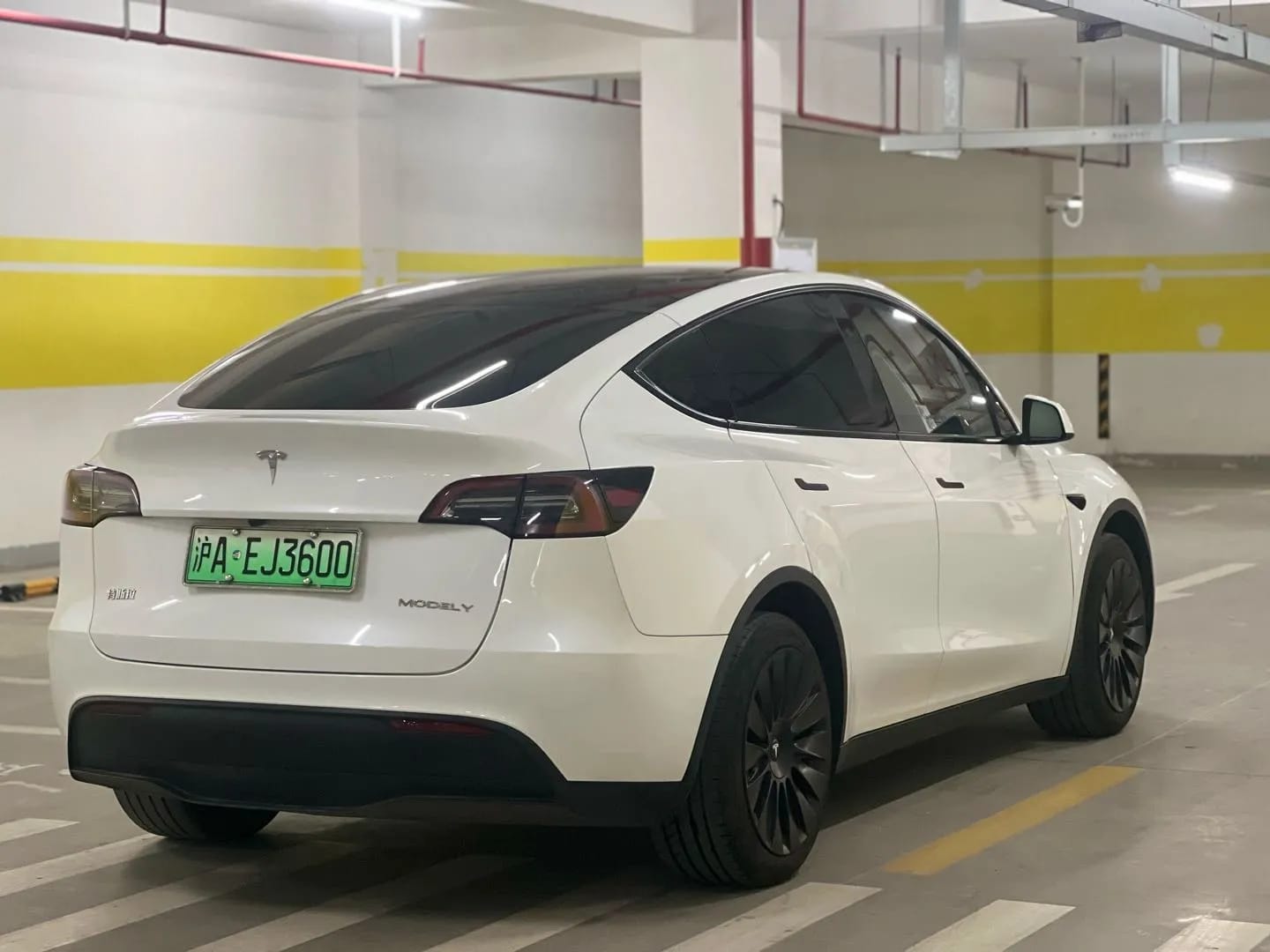 Tesla Model Y 2024 4