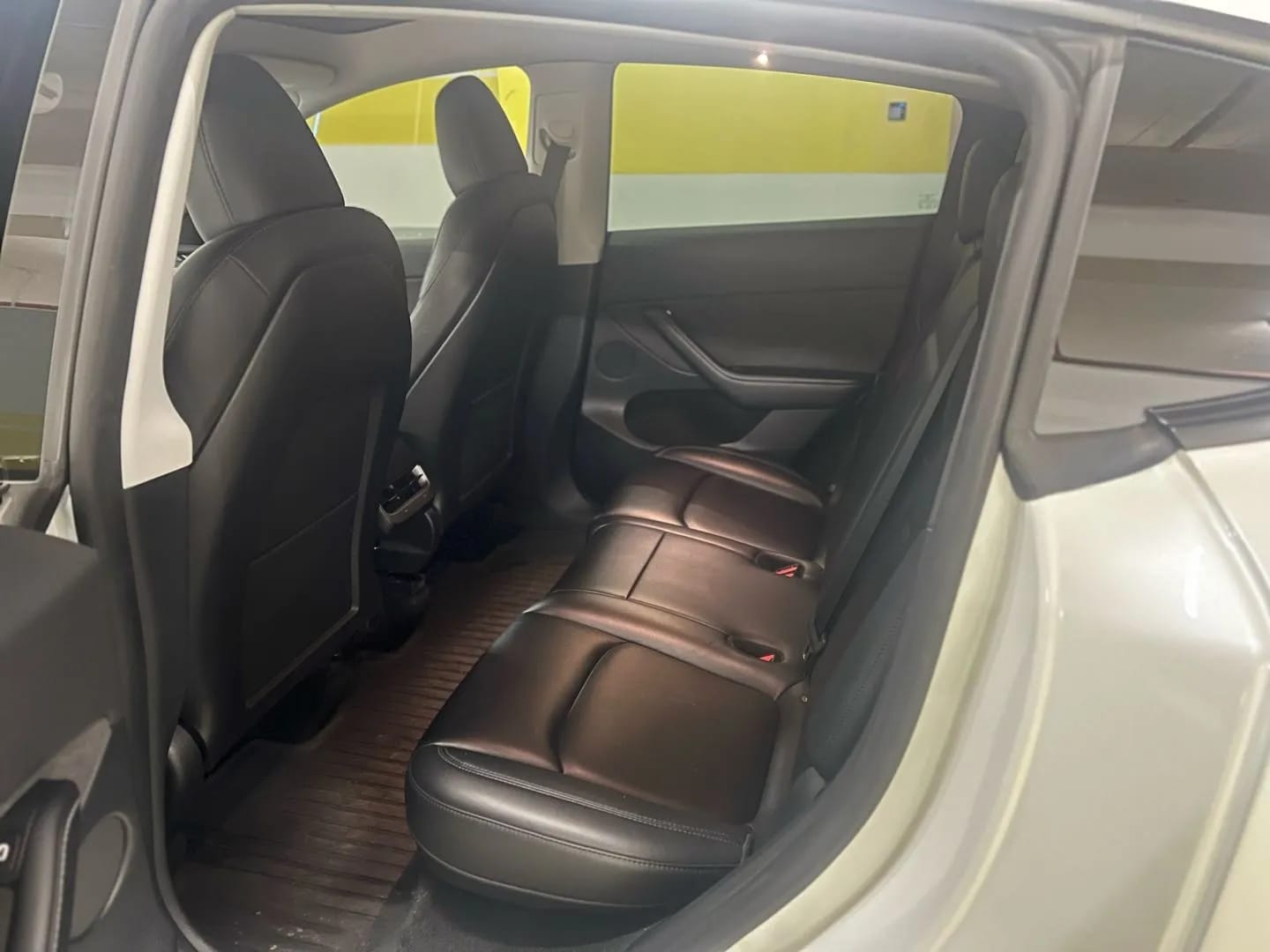 Tesla Model Y 2024 8