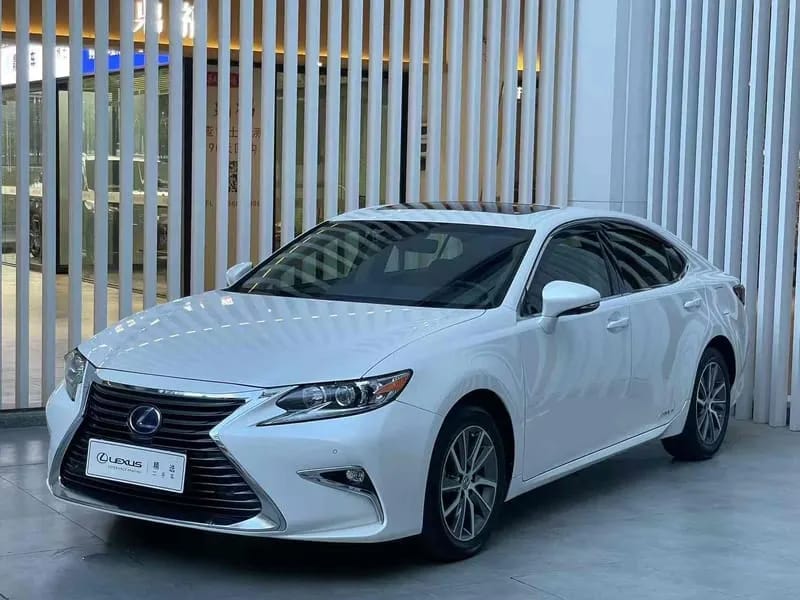 Lexus ES 2015 1