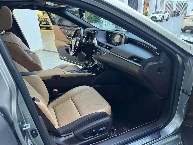 Lexus ES 2020 5