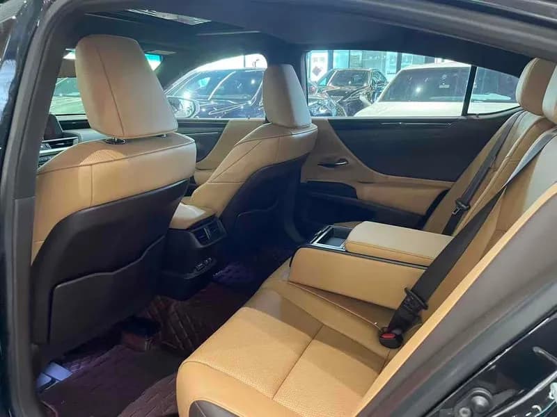 Lexus ES 2018 4
