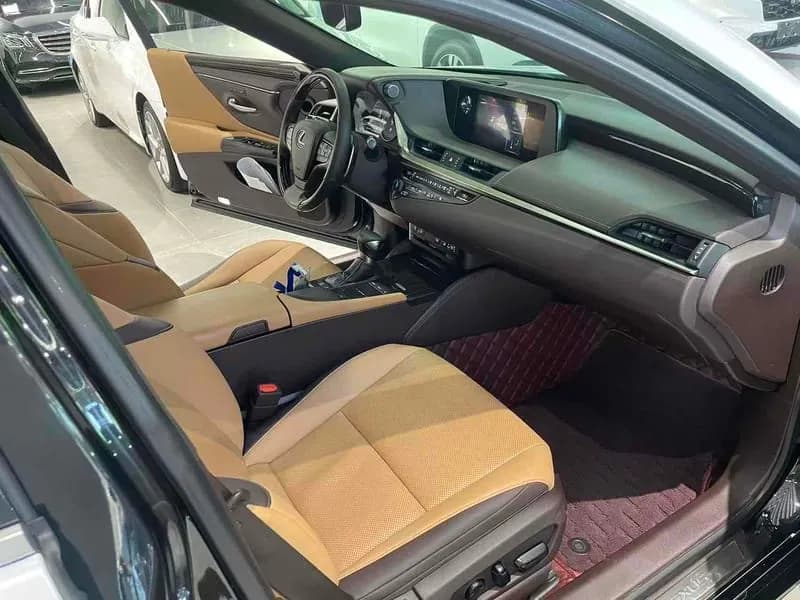 Lexus ES 2018 5