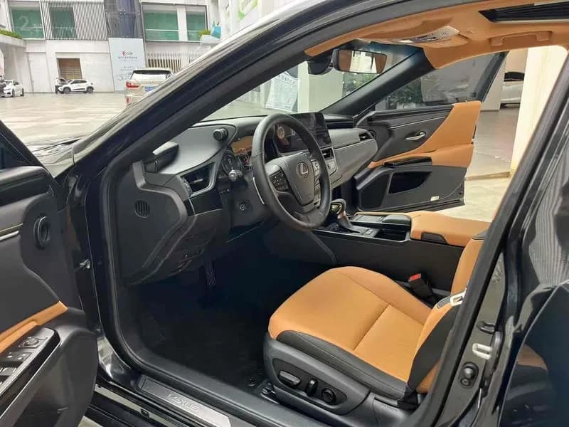 Lexus ES 2021 3