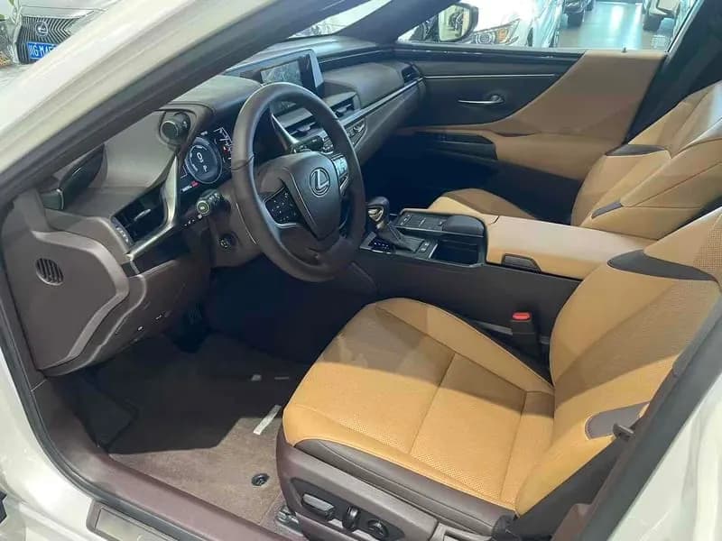Lexus ES 2018 3