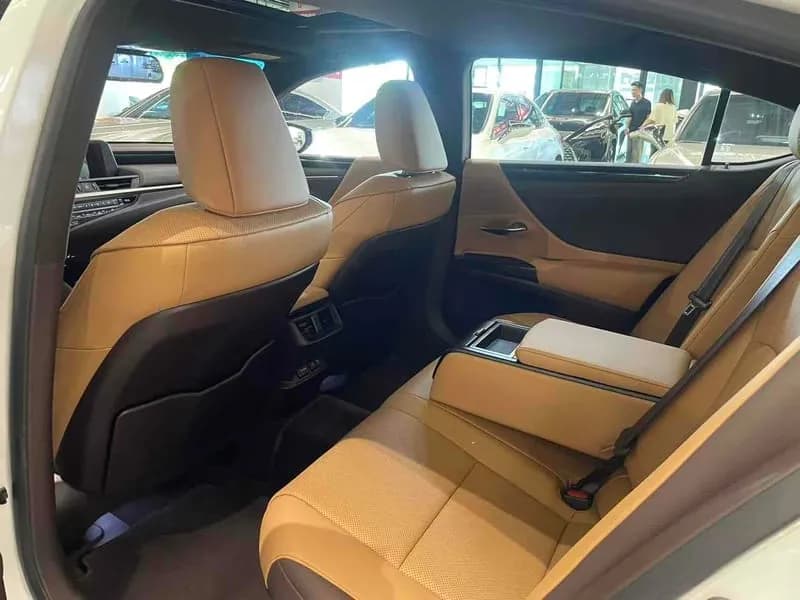 Lexus ES 2018 4