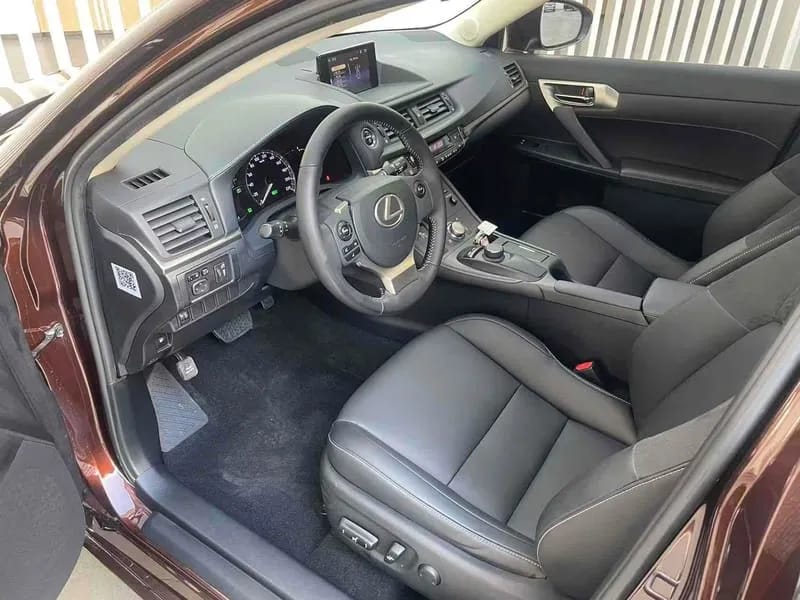 Lexus CT 2017 3