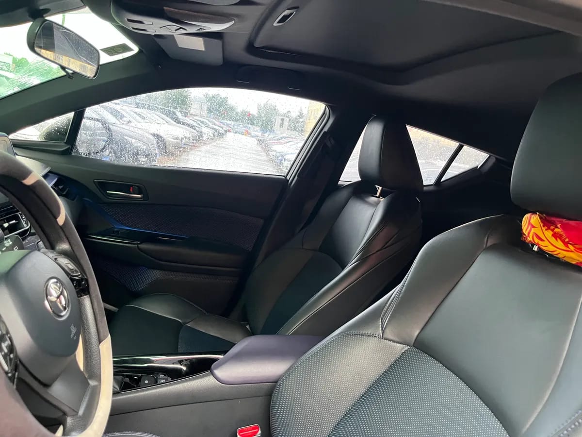 Toyota C-HR 4