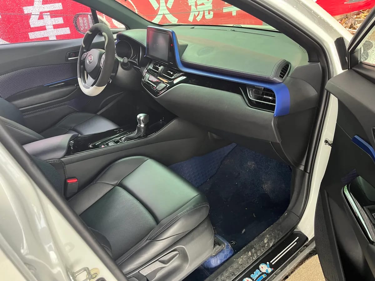 Toyota C-HR 6
