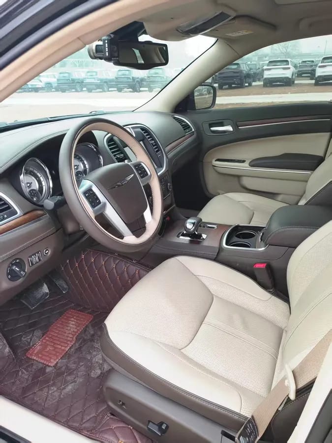 Chrysler 300C 2014 9