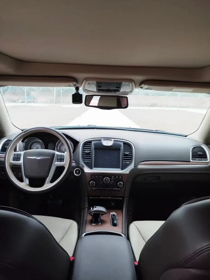 Chrysler 300C 2014 10