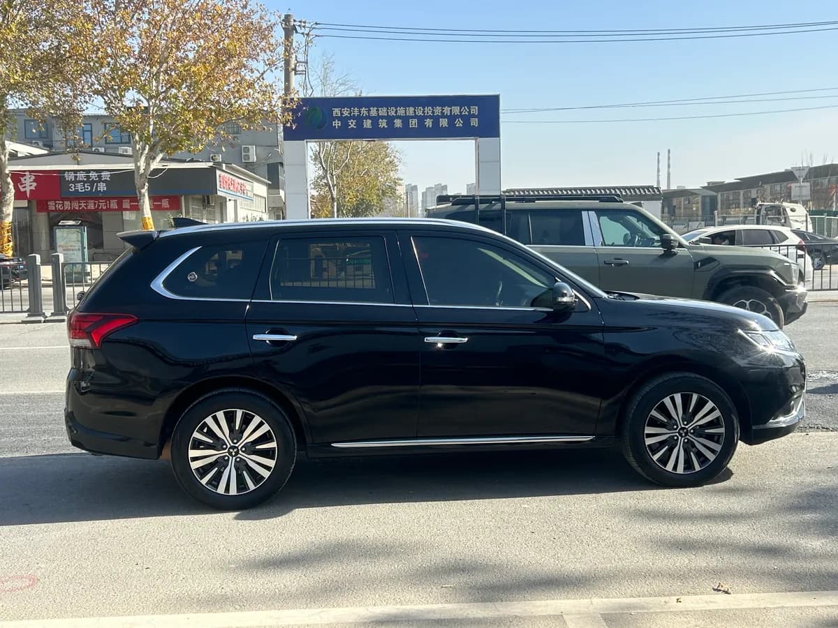 Mitsubishi Outlander 2021 3